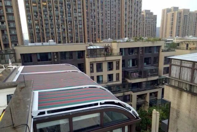 PG电子科技：阳光房变成了大蒸笼遮阳神器来帮忙好看又实用(图2)