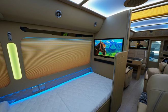 丰田考斯特7座旅居房车原装进口高端定制车(图4)