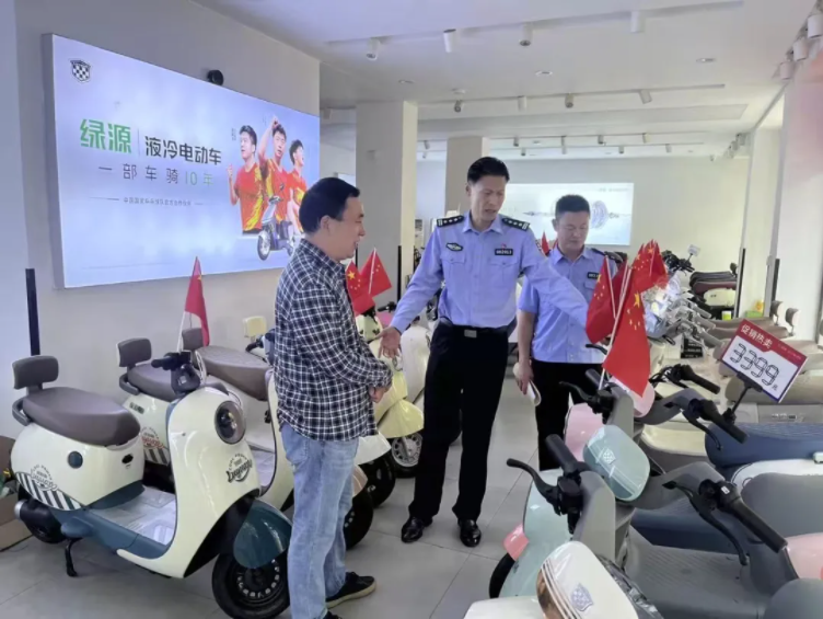 汉川公安交警启动电动自行车“二维码”溯源管理新号牌发放工作(图3)