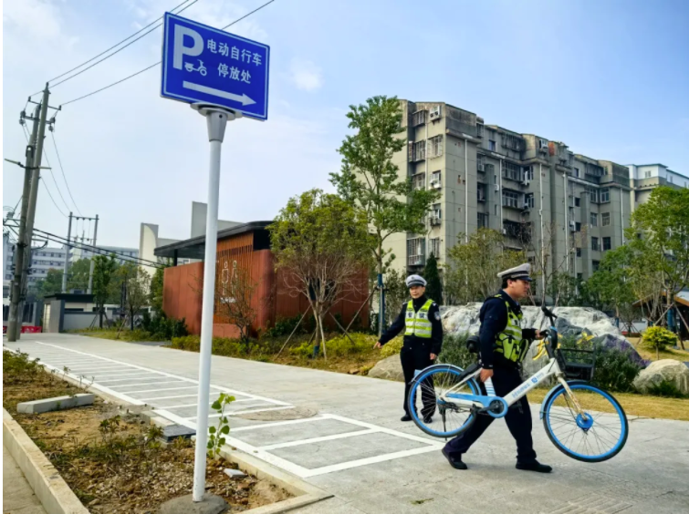 汉川公安交警启动电动自行车“二维码”溯源管理新号牌发放工作(图4)