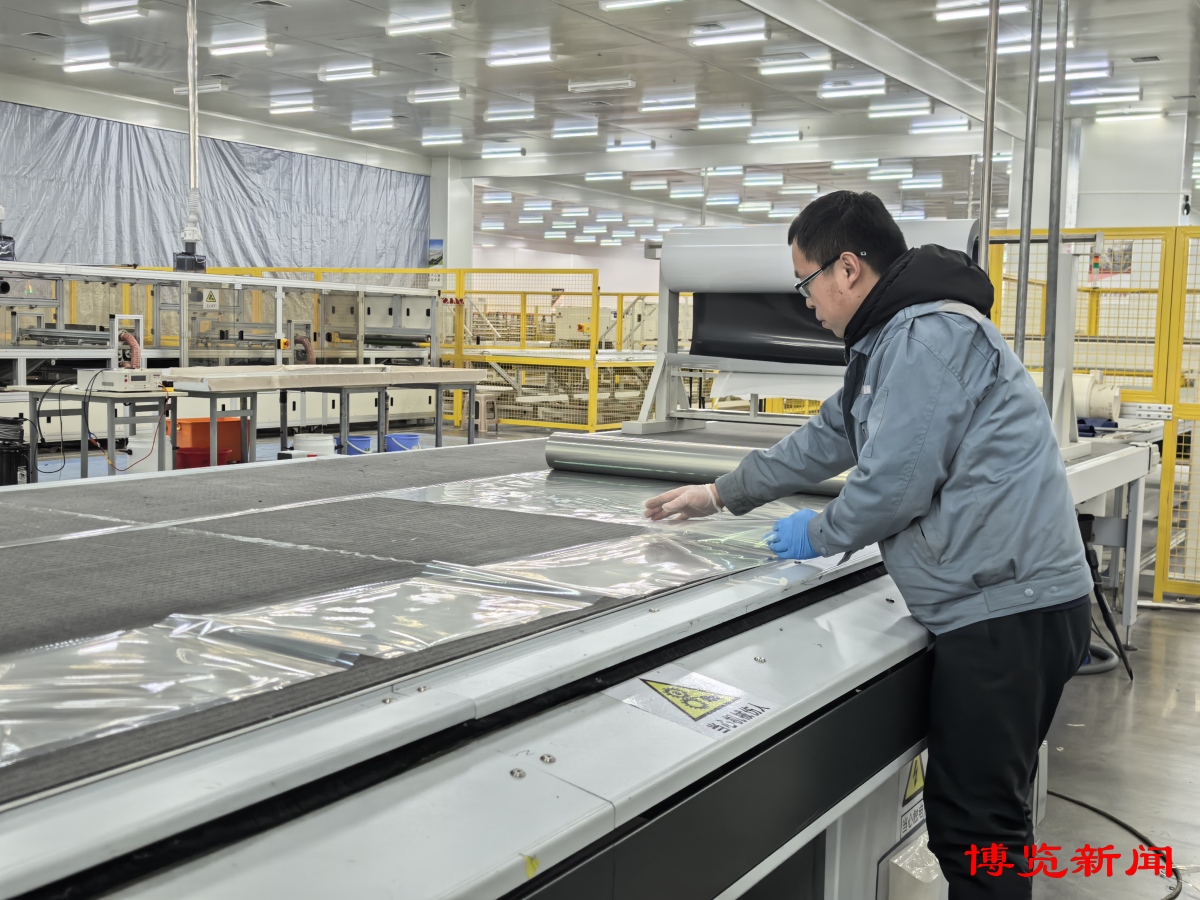 全力以赴“拼比看”丨淄博光伏产品闪耀海内外市场(图2)