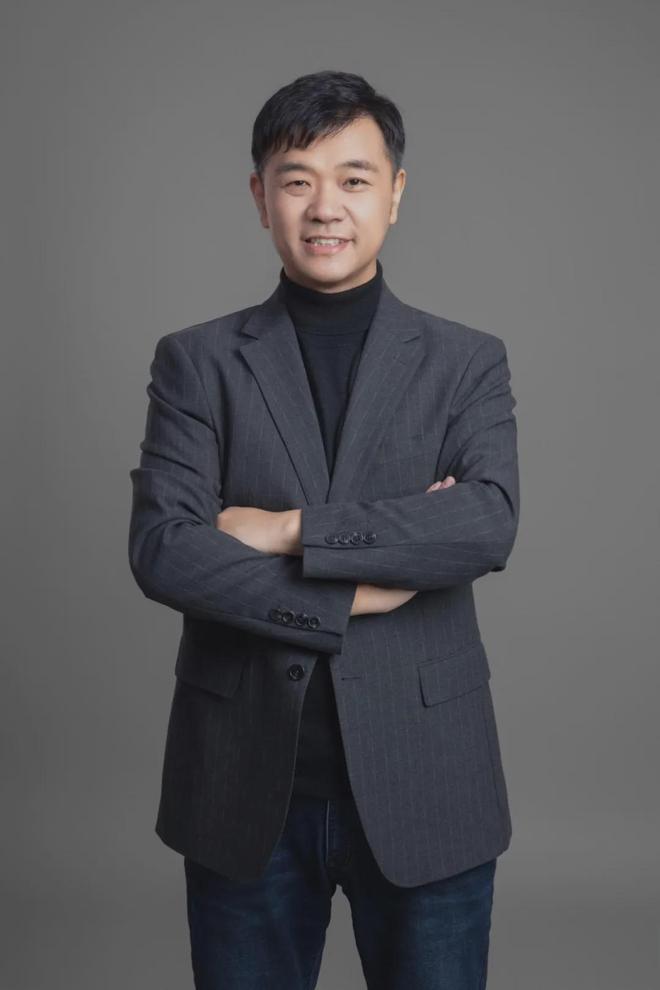跳出配置竞赛泥潭！从领克900解码高端化战略的“敢”与“不同”(图2)