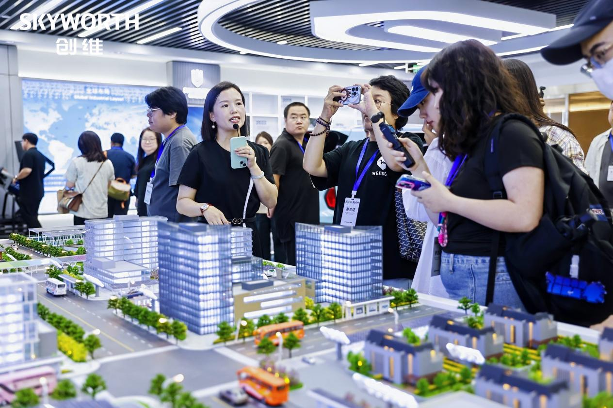 创维展出智能视听与新能源光伏新品技术创新助力雄安绿色发展