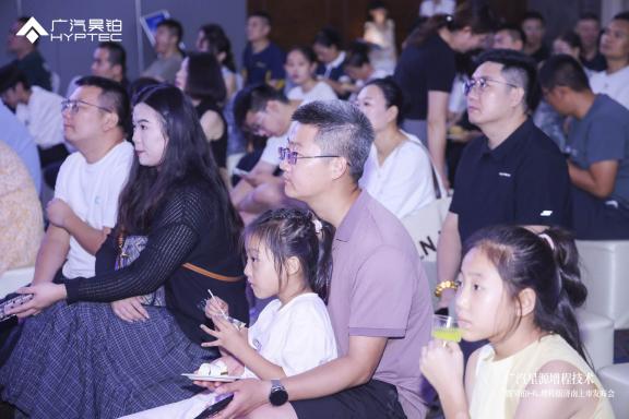 售价2698万起广汽昊铂HL增程版济南正式上市(图6)