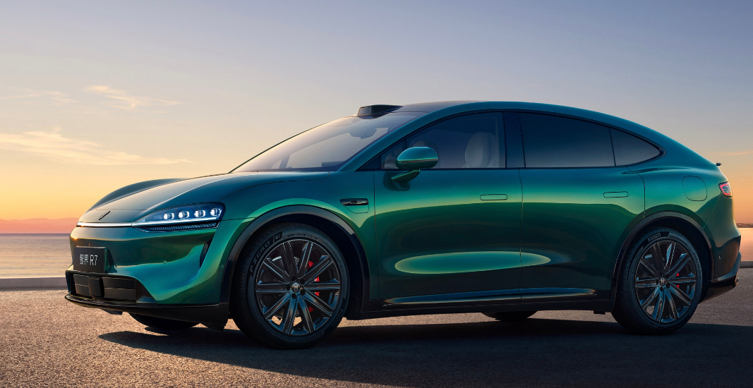 鸿蒙智行“爆更”！2小时连发6款新车从16万到百万全拿捏？