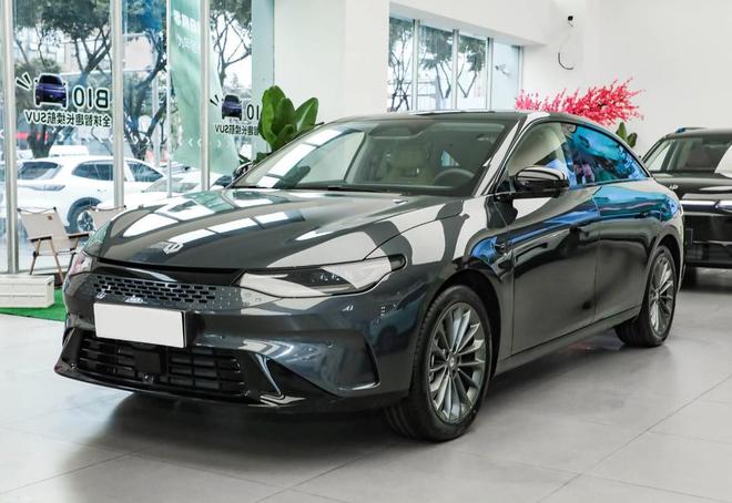 PG电子科技：买车必看！10万级超值家用轿车推荐零跑C01不容错过！(图4)