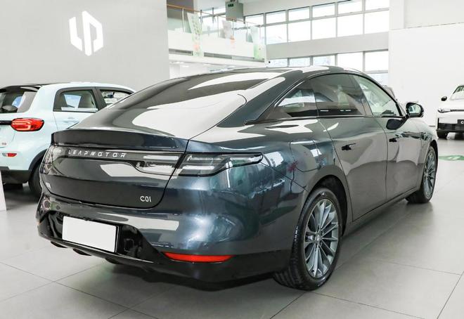 PG电子科技：买车必看！10万级超值家用轿车推荐零跑C01不容错过！(图8)