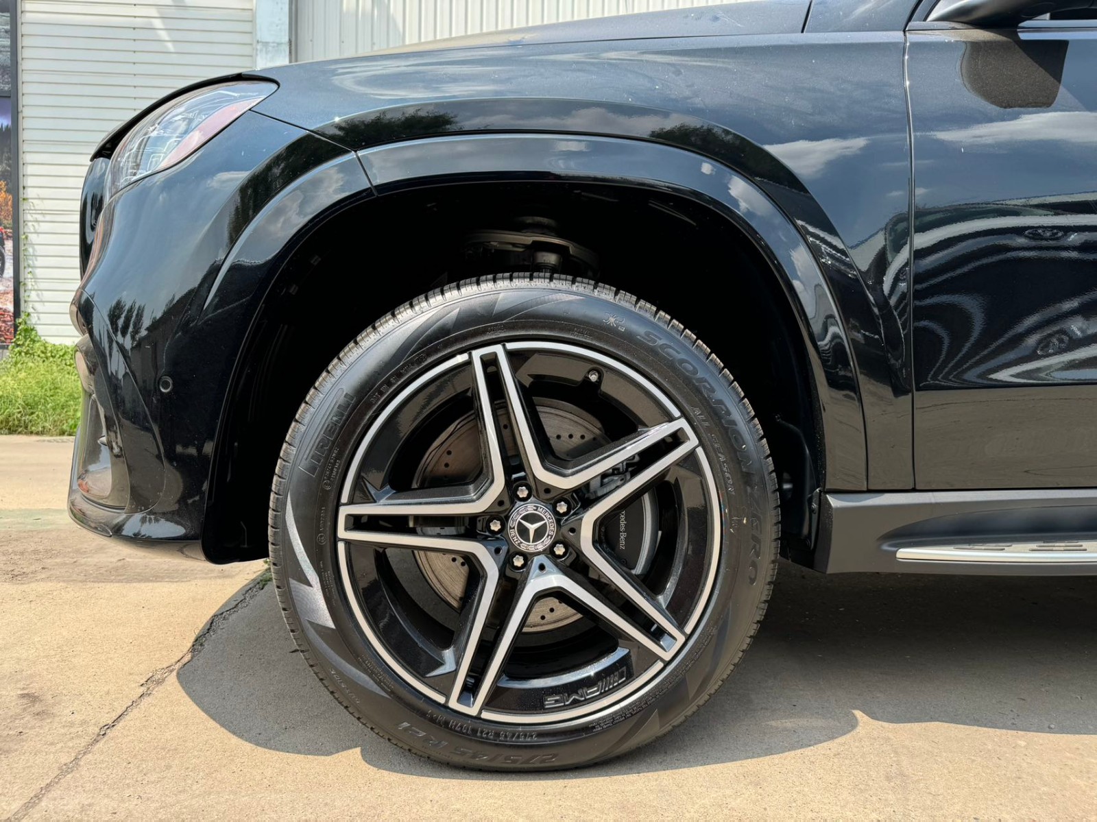 PG电子平台：美规版2024款进口奔驰GLS450驾驶体验(图2)