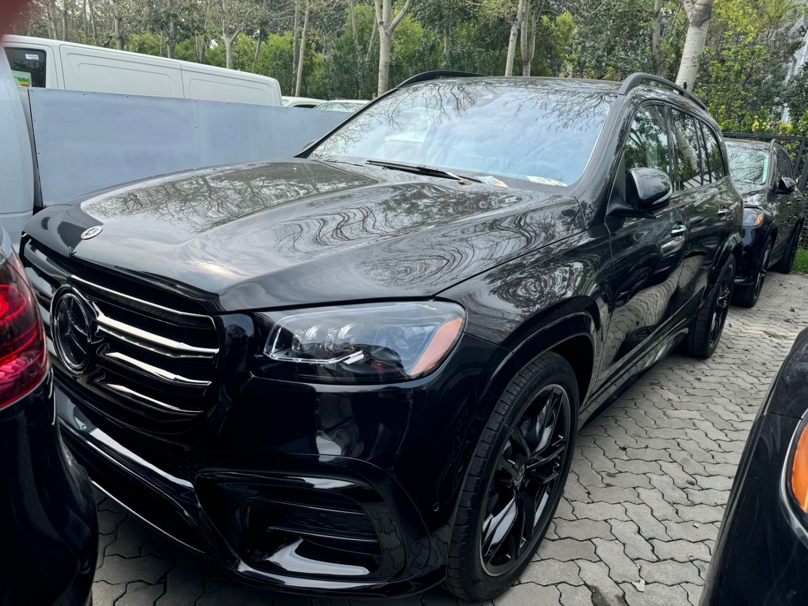 PG电子平台：美规版2024款进口奔驰GLS450驾驶体验