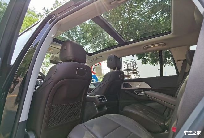 PG电子平台：美规版2024款进口奔驰GLS450驾驶体验(图5)