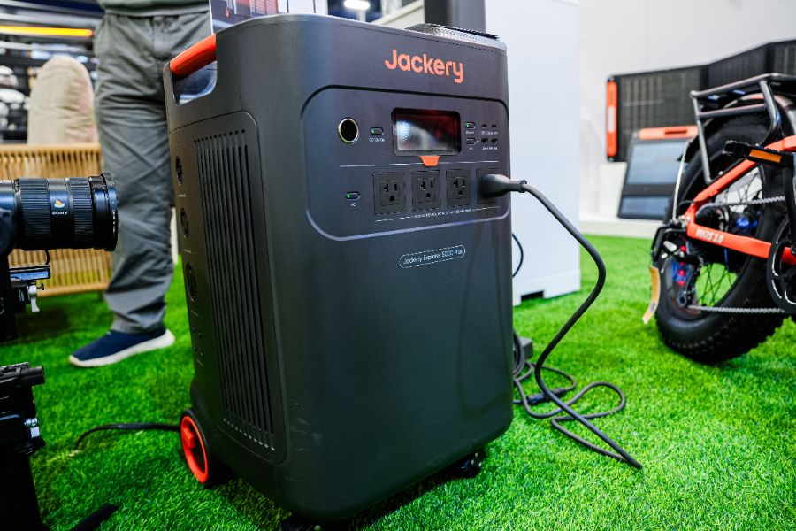 PG电子平台：锚定星链全球布局华宝新能AI光储与火星机器人深耕离网能源(图4)