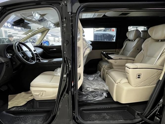 PG电子科技：丰田埃尔法最低多少钱天津现车热销90万不加价报价全国可分期(图5)